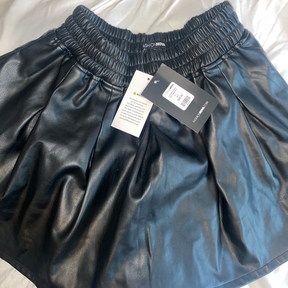 FASHION NOVA BLACK LEATHER SKATER SKIRT - Picture 4 of 4
